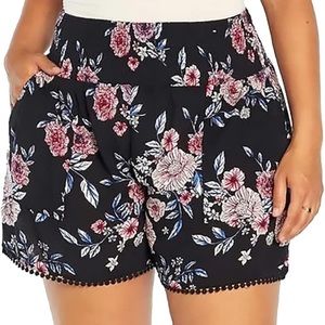 Women’s shorts size L